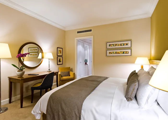 Отель Corinthia 5*