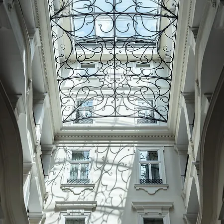 Corinthia 5*