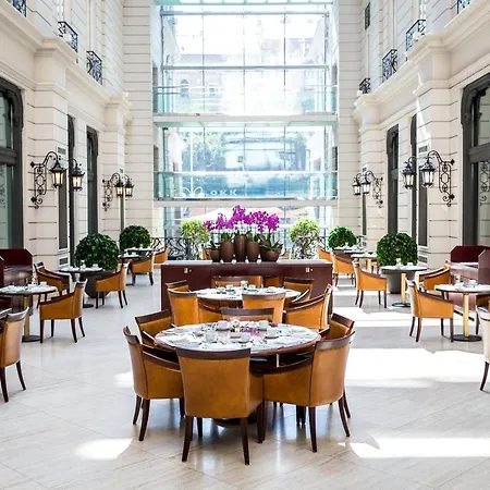 Otel Corinthia 5*