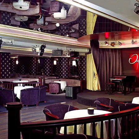 Otel Corinthia